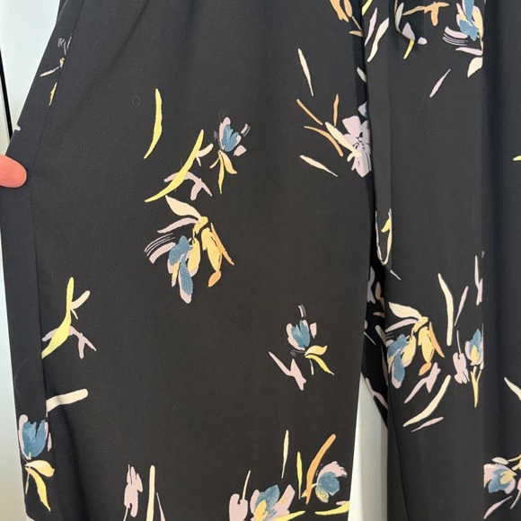 Like NEW Flowy high waist pants Lg - Picture 4 of 5